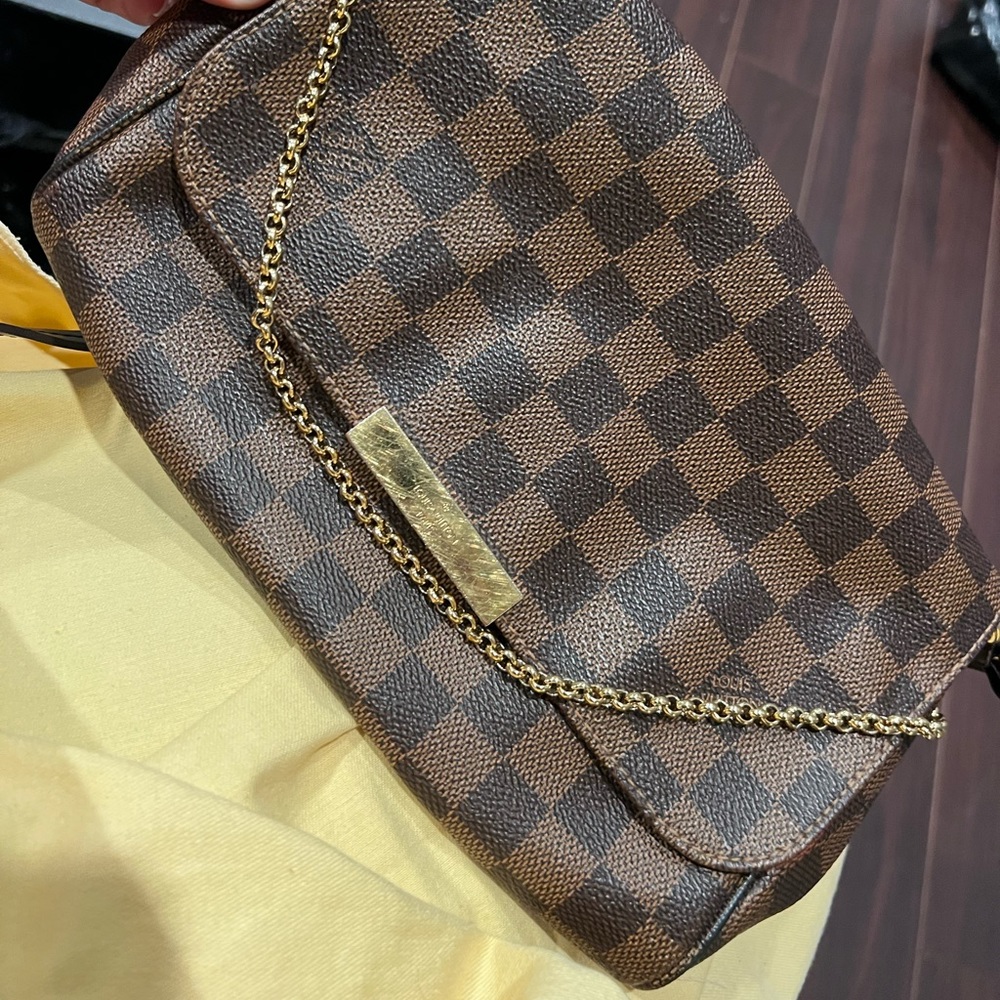 **AUTHENTIC** Louis Vuitton Monogram Canvas Favorite MM BAG